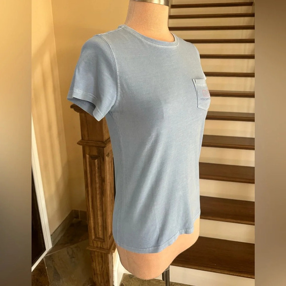 Vineyard Vines Light Blue Pocket Whale Graphic Tee Women’s Size XS - Picture 3 of 5